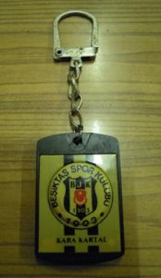 BEŞİKTAŞ SPOR KULÜBÜ 1903 KARA KARTAL ANAHTARLIK 