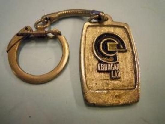 ERDOĞANLAR MERKEZ : 44 74 96. TERSANE ŞB. : 49 89 45 KADIKÖY ŞB : 55 28 38 METAL ANAHTARLIK 