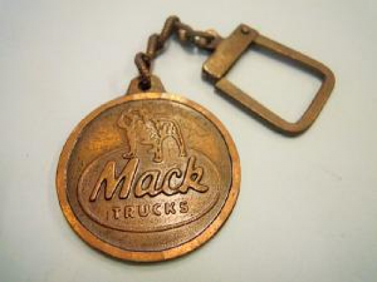 MACK TRUCKS TEVFİK YILMAZ DIŞ TİCARET A. Ş. 150 16 73 - 74. 150 01 44 - 45. KURULUŞU 1918 SOM ANAHTARLIK 