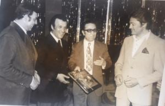 FERİT ŞEVKİ SADRI ALIŞIK CÜNEYT ARKIN ALTIN PLAK KOKTEYLİNDE 