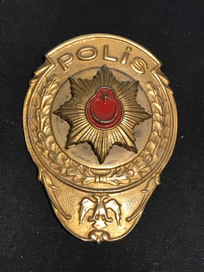 POLİS MÜDÜR ROZETİ  ÖN GÖGUSE VEYA CUZDAN İÇİ DERİSİNE TUTURULAN ORJİNAL ŞÜPHELİYE GÖSTERİLEN 