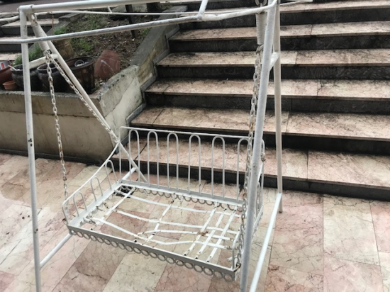 1950 BALKON BAHCE TERAS İCİN TASARLANMIŞ EL YAPIM SALLANAN SALINCAK ÜZERİ TENTE CERCEVELİ TABAN SOMYA TELLİ SORUNSUZ 