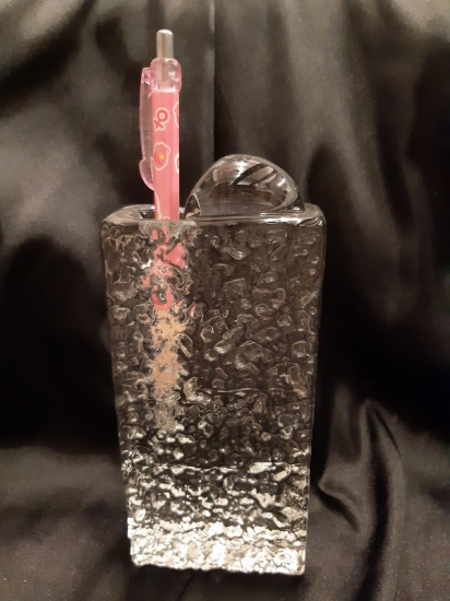 CAM ŞEFFAF MASA ÜZERİ KAĞIT AĞIRLIK VE KALEMLİK 