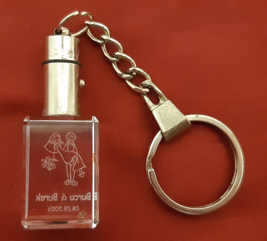 BURCU VE BURAK IŞIKL HATIRA ŞEFFAF ANAHTARLIK 