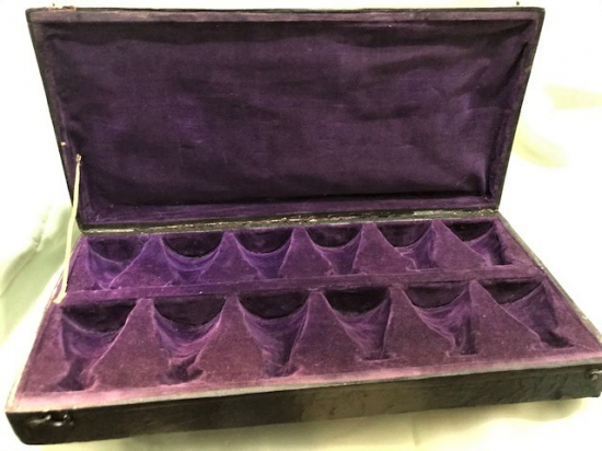 OSMANLI 12 Lİ AHŞAP KİLİTLİ DISI SİYAH DERİ İCERSİ OSMANLI MORU KADİFE KAPLAMA FİNCAN ZARFI KUTU