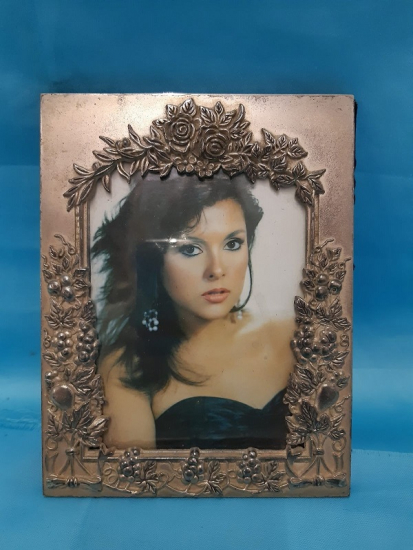 GÜMÜŞ KAPLAMA İŞLEMELİ AYDAN ŞENER KARTPOSTAL ÇERÇEVE 