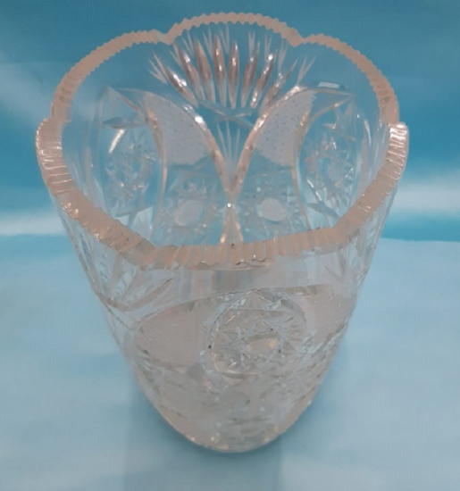 KRİSTAL CAM KESME ÜZERİ İŞLEME DESENLİ  VAZO 