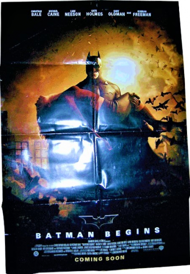 BATMAN BEGINS RENKLİ SİNEMA AFİŞ FİLM GÖSTERİMDE TANITIMINDA ASILARAK KULLANILMIŞDIR   