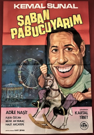 ŞABAN PABUCU YARIM KEMAL SUNAL ADİLE NAŞİT RENKLİ SİNEMA AFİŞ FİLM GÖSTERİMDE TANITIMINDA ASILARAK KULLANILMIŞDIR 