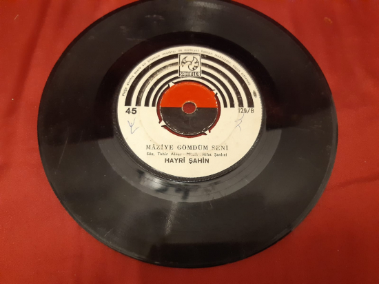 ŞAHİNLER HAYRİ ŞAHİN AŞKIMIZIN SONU  MAZİYE GÖMDÜM SENİ 45 LİK YERLİ PLAK 