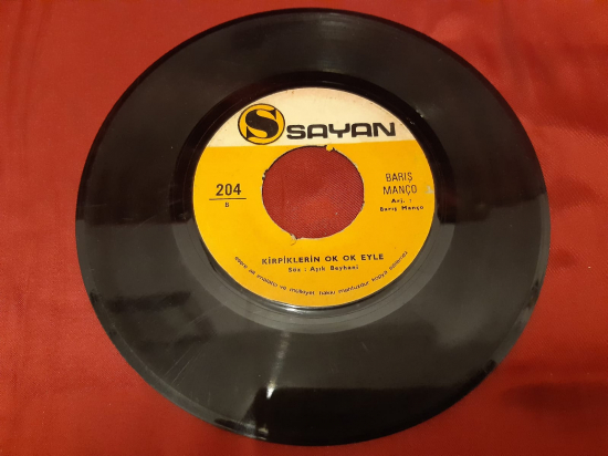 SAYAN BARIŞ MANÇO AĞLAMA DEĞMEZ HAYAT  KİRPİKLERİN OK OK EYLE 45 LİK YERLİ PLAK 