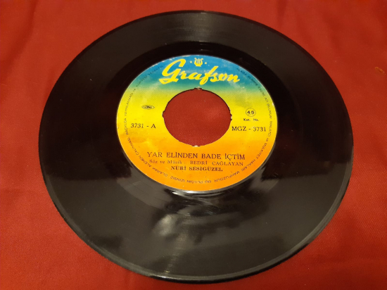 GRAFSON PLAK YAR ELİNDEN BADE İÇTİM NURİ SESİ GÜZEL  B KİLİSDEN ÇIKTI 12 ATLI 45 LİK YERLİ PLAK 