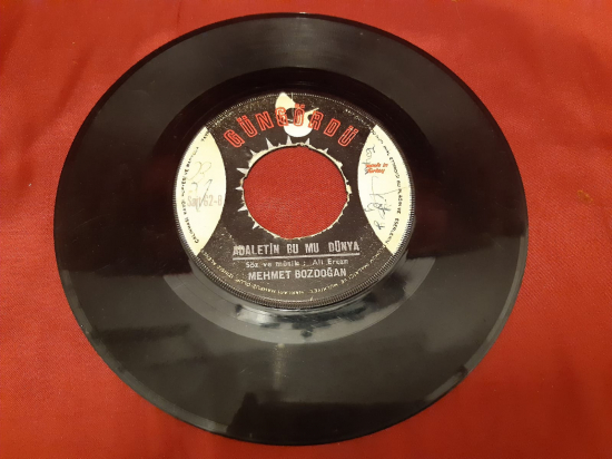GÜNGÖRDÜ  MEHMET BOZDOĞAN TATLI DİLLİM GÜLER YÜZLÜM  B ADALETİN BU MU DÜNYA 45 LİK YERLİ PLAK 