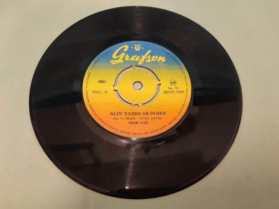 GRAFSON PLAK NEŞE CAN SEN AŞK NEDİR BİLMEZMİSİN , ALIN YAZISI SİLİNMEZ 45 LİK YERLİ PLAK 