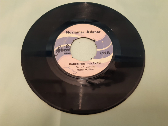 HÜLYA PLAK MUAMMER ASLANER  AŞIKIM BİR KULUNA , KADERİMİN HİKAYESİ 45 LİK YERLİ PLAK 