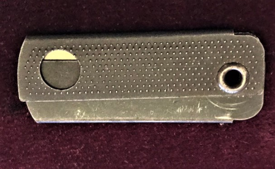 METAL CEP USTURASI İÇERSİNE JİLET TAKILAN 