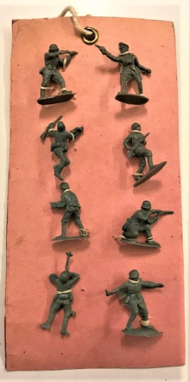 2.5 CM BOYUNDA 8 ADET FARKLI POZLARDA PLASTİK ASKER LER İP İLE TUTTURULMUŞ YERLİ OYUNCAK 