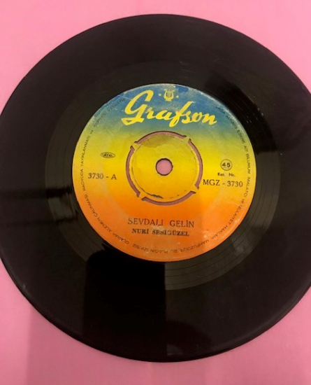 NURİ SESİGÜZEL AŞK KERVANI-SEVDALI GELİN 45 LİK YERLİ PLAK 