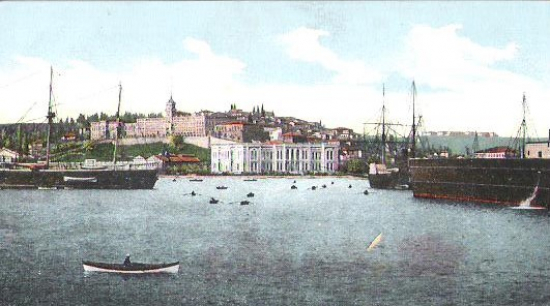 COSTANTİNOPLE BEYLERBEYİ SARAYI VE TEKNELER ÜNÜVERSAL  KARTPOSTAL