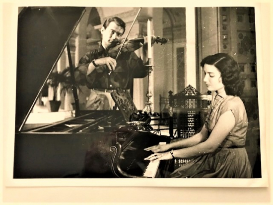 FİLM TANITIMI İÇİN LOBİ LERDE KULLANILAN  FOTOGRAF SİYAH BEYAZ 24 X 19 