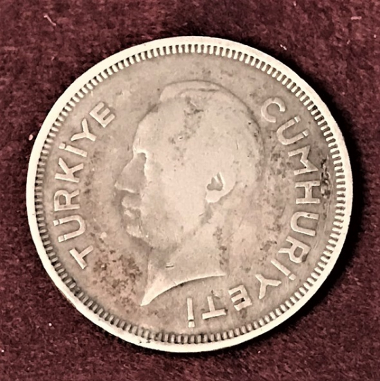 TÜRKİYE CUMHURİYETİ GUMUS 1 LİRA  MADENİ 1940 İSTANBUL BASIMI İNÖNÜ PORTRELİ 