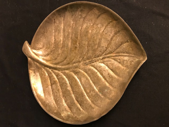 GÜMÜŞ KAPLAMA YAPRAK FORMUNDA CEREZLİK 18 CM 