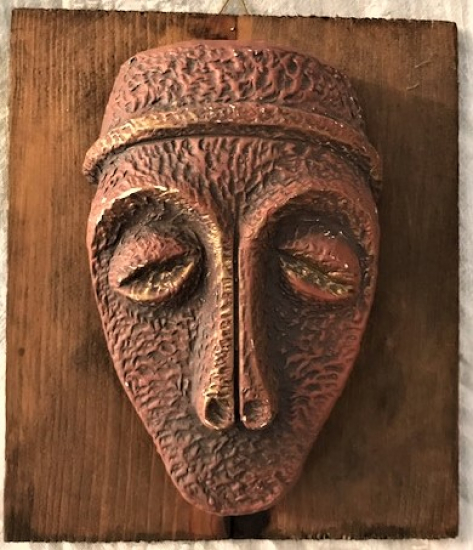 İKİ ADET SANATCI İSİ  KABARTMA EL YAPIM  DÖKME MAKS CALIŞMASI AHŞAP ÜZERİNE