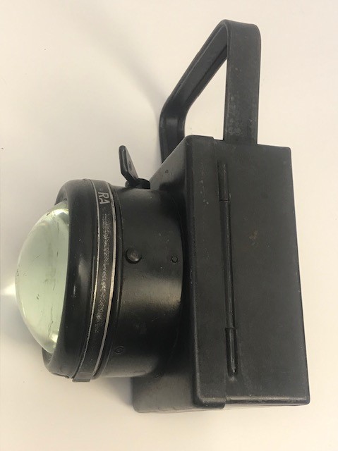 1940 MODEL EISEMANN BOSCH LAMP CAM BÜYÜK MERCEKLİ METAL TAŞINABİLİR PİLLİ FENER