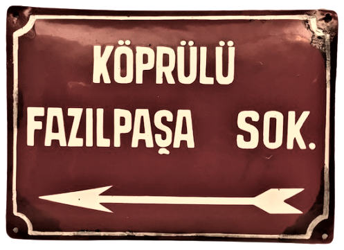 1927 BOMBELİ METAL EMAYE KIRMIZI BEYAZ İSTANBUL USKUDAR DA BULUNAN SOKAK TABELASI KÖPRÜLÜ FAZIL PAŞA SOKAGI  iSTANBULUN ENTERESAN SOKAK ADLARINDAN OLAN EMAYE TABELA