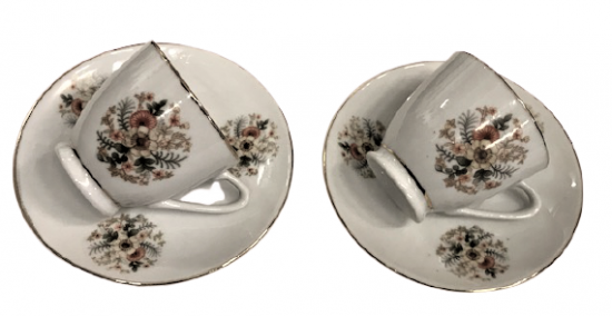 PORSELEN TİRYAKİ KAHVE FİNCANI 60 LI YILLAR CİN ÜRETİMİ  ÜZERİ CİCEKLİ CİFT KİŞİLİK