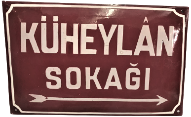 1927 EMAYE BOMBELİ KIRMIZI BEYAZ KUHEYLAN SOKAK TABELASI iSTANBULUN ENTERESAN SOKAK ADLARINDAN OLAN EMAYE TABELA