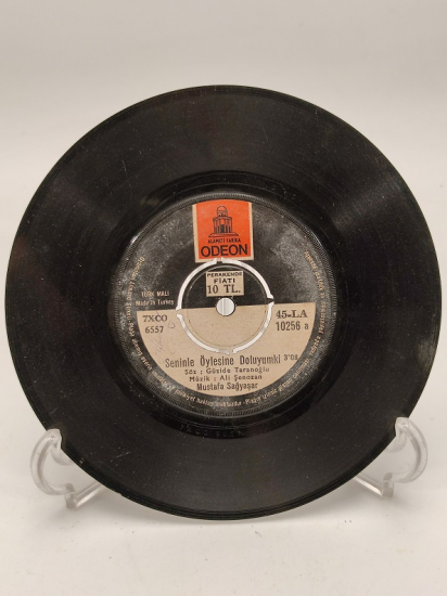 MUSTAFA SAĞYAŞAR SENİNLE ÖYLESİNE DOLUYUM Kİ-KALBİM SENİ ÖZLER 45 LİK YERLİ PLAK