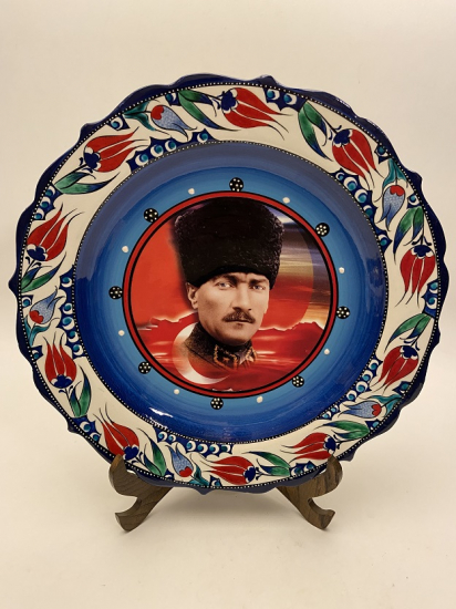 KUTAHYA KENARLAR SÜSLEMELER EL BOYAMA TÜRK BAYRAGI ÜZERİNDE MUSTAFA KEMAL ATATÜRK DUVAR TABAĞI