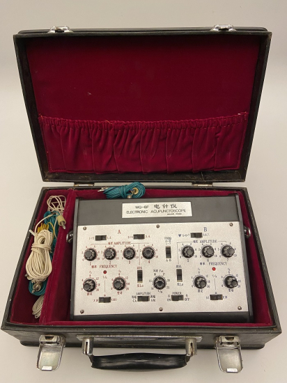 1950 ORİJİNAL TAŞIMA ÇANTALI WQ - 6F ELECTRONIC ACUPUNCTOSCOPE AKUPUNKTUR ALETİ