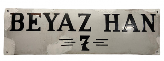 1930 GAZİANTEP BEYAZ HAN NO 7  EMAYE TABELA BEYAZ ÜZERİNE SİYAH YAZI 
