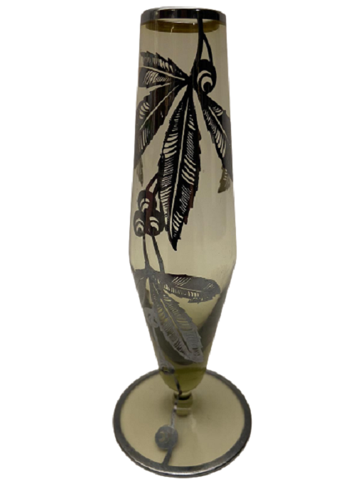 1970 ÜZERİ RENKLİ UCUK YEŞİL BOHEM CAM ÜZERİ GÜMÜŞ İŞLEME YAPRAK DESENLİ KARANFİLLİK