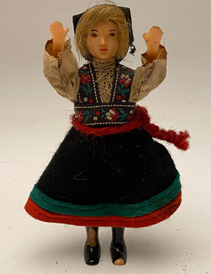 EL YAPIMI YÖRESEL ELBİSELİ GİYİNMİŞ OYUNCAK BEBEK 