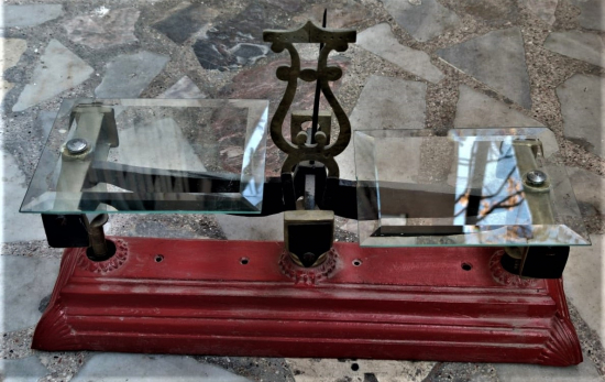 1920 OSMANLI ŞEKERCİ HELVACI DÖKÜM METAL PİRİNC KESME CAM KEFELİ OTURAK TERAZİ 