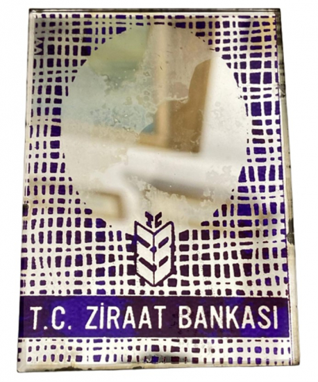 T.C. ZİRAAT BANKASI HEDİYE CAM AYNA 7.5 X 5.5 CM DEN OLUŞMAKTADIR.