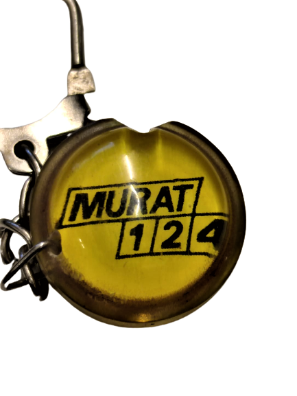 MURAT 124 OTO POLİ KARBON ŞEFFAF ANAHTARLIK ÖN TARAF MURAT 124 LEGOLU DİGER TARAF NAZARLIK 