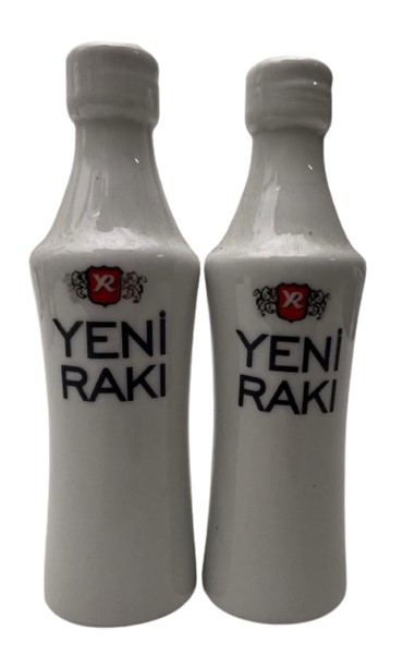 YENİ RAKI ŞİŞE FORMUNDA PORSELEN MİNYATÜR MASA ÜZERİ TUZLUK VE KARABİBERLİK DOLDURULABİLİNİR MODELDİR