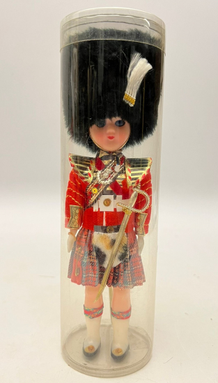 KOLEKSİYONLUK HAREKETLİ GÖZLÜ KIYAFETLERİ EL YAPIMI OYUNCAK ÜLKE YÖRESEL BEBEK 