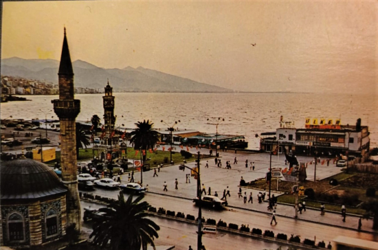 İZMİR KONAK CAMİİ VE SAAT KULESİ KARTPOSTAL OFSET BASKI POSTADAN GECMİŞ YAZILI TİCARET KARTPOSTALLARI 