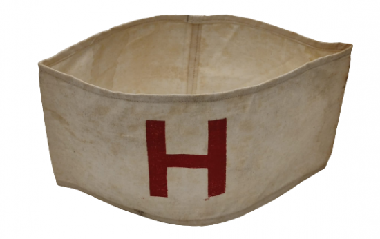 OSMANLI SAHRA CADIR HASTANESİNDE KULLANILMIŞ HASTABAKICI KIRMIZI H HARFLİ KUMAŞ KOL BANTI 