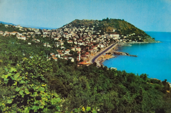 1970 GİRESUN KALENİN UMUMİ GÖRÜNÜŞÜ RENKLİ KARTPOSTAL OFSET BASKI 
