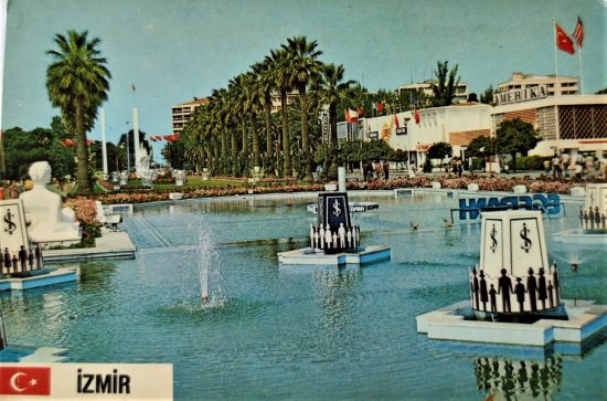 1970 İZMİR FUARINDAN GÖRÜNÜŞ RENKLİ OFSET BASKI ARKASI YAZILI 