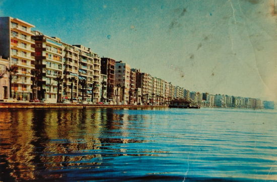 1970 İZMİR KORDON BOYU RENKLİ KARTPOSTAL OFSET BASKI ARKASI YAZILI 