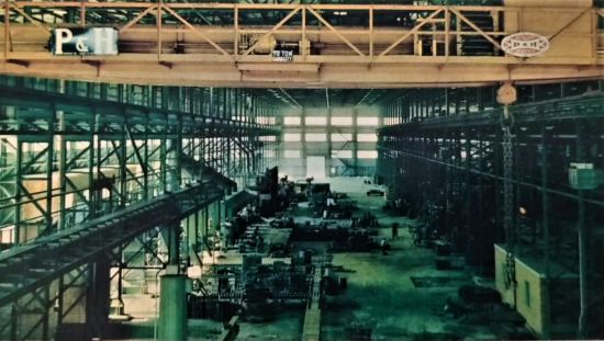 1970 TÜRKİYE KARABÜK DEMİR VE CELİK İŞLETMELERİ DÖKÜMHANE KALIPLAMA HOLÜ GÖRÜNÜMLÜ KARTPOSTAL RENKLİ OFSET BASKI ARKASI BOŞ 