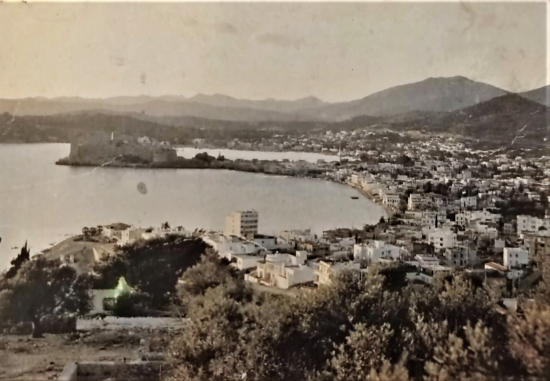 1984 BODRUM GENEL GÖRÜNÜM  KARTPOSTAL RENKLİ OFSET BASKI ARKASI YAZILI POSTADAN GECMİŞ