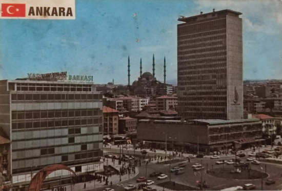 1970 ANKARA KIZILAY MEYDANI EMEK İŞ HANI KOCATEPE CAMİİ KARTPOSTAL RENKLİ OFSET BASKI ARKASI YAZILI 